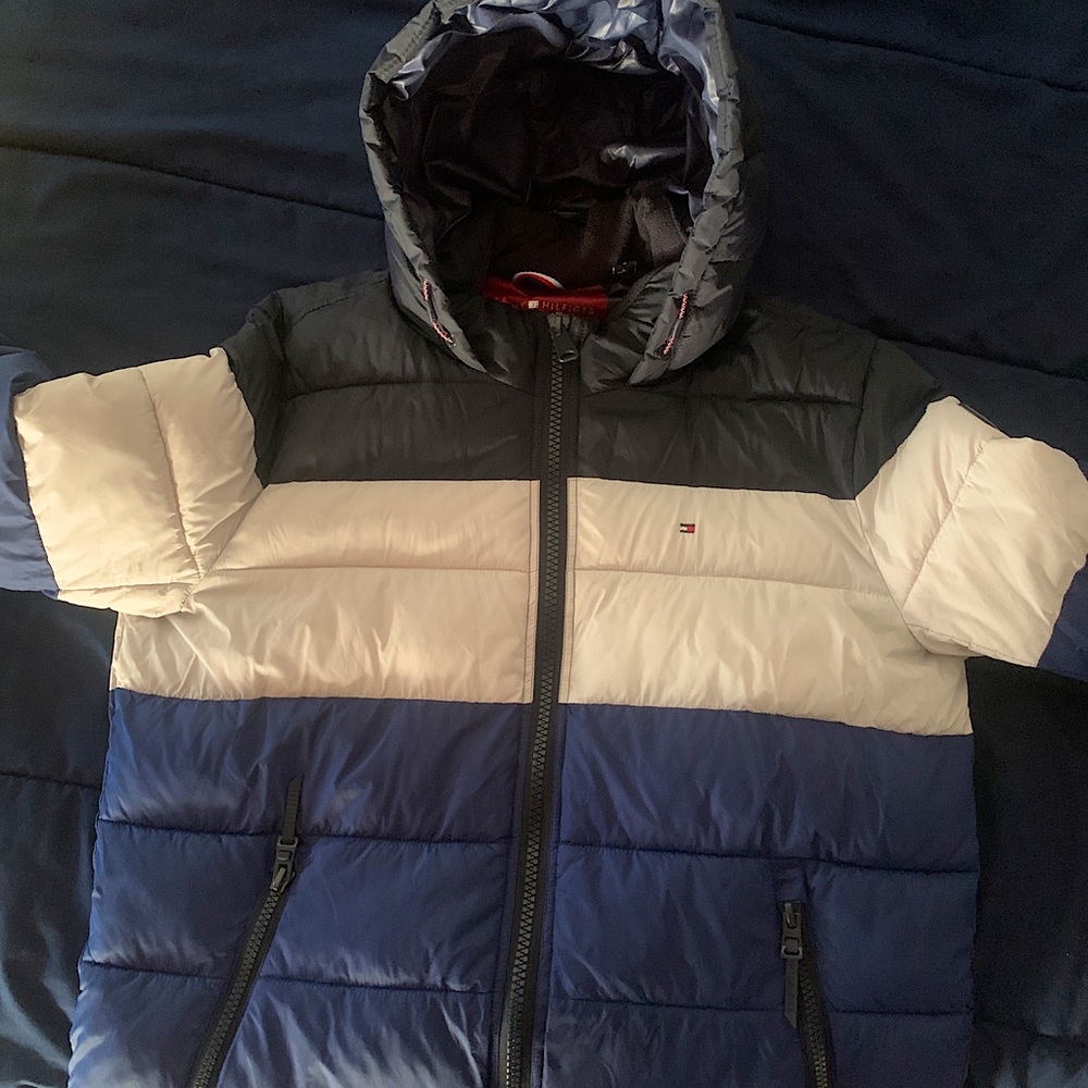 🔥 Tommy Hilfiger Hooded Puffer Jacket (Only Worn Once) 🔥